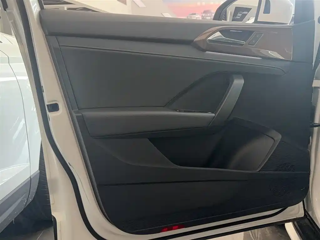 Volkswagen Tharu 2020 280TSI 2WD Flagship Edition China VI фото 13