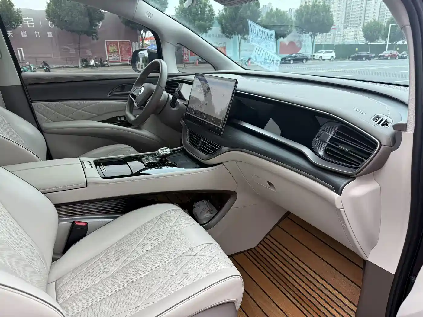 Denza D9 2022 DM-i 970 All-Wheel Drive Honor Edition фото 5