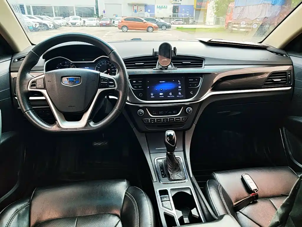 Фото 10 - Geely Emgrand