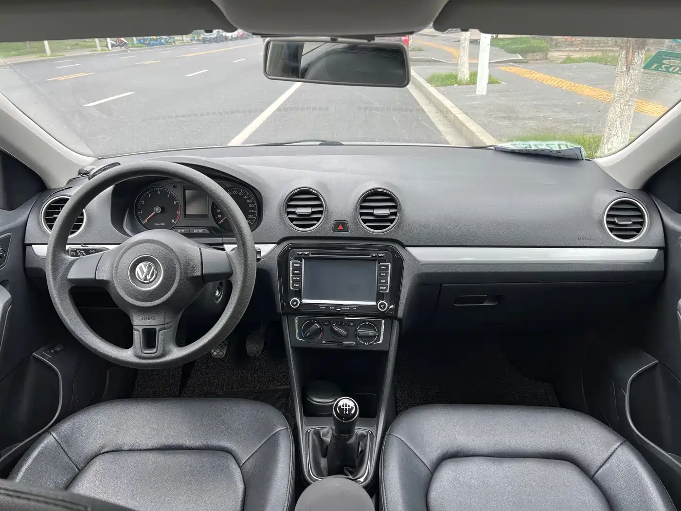 Volkswagen Jetta 2013 1.4L Manual Comfort фото 4