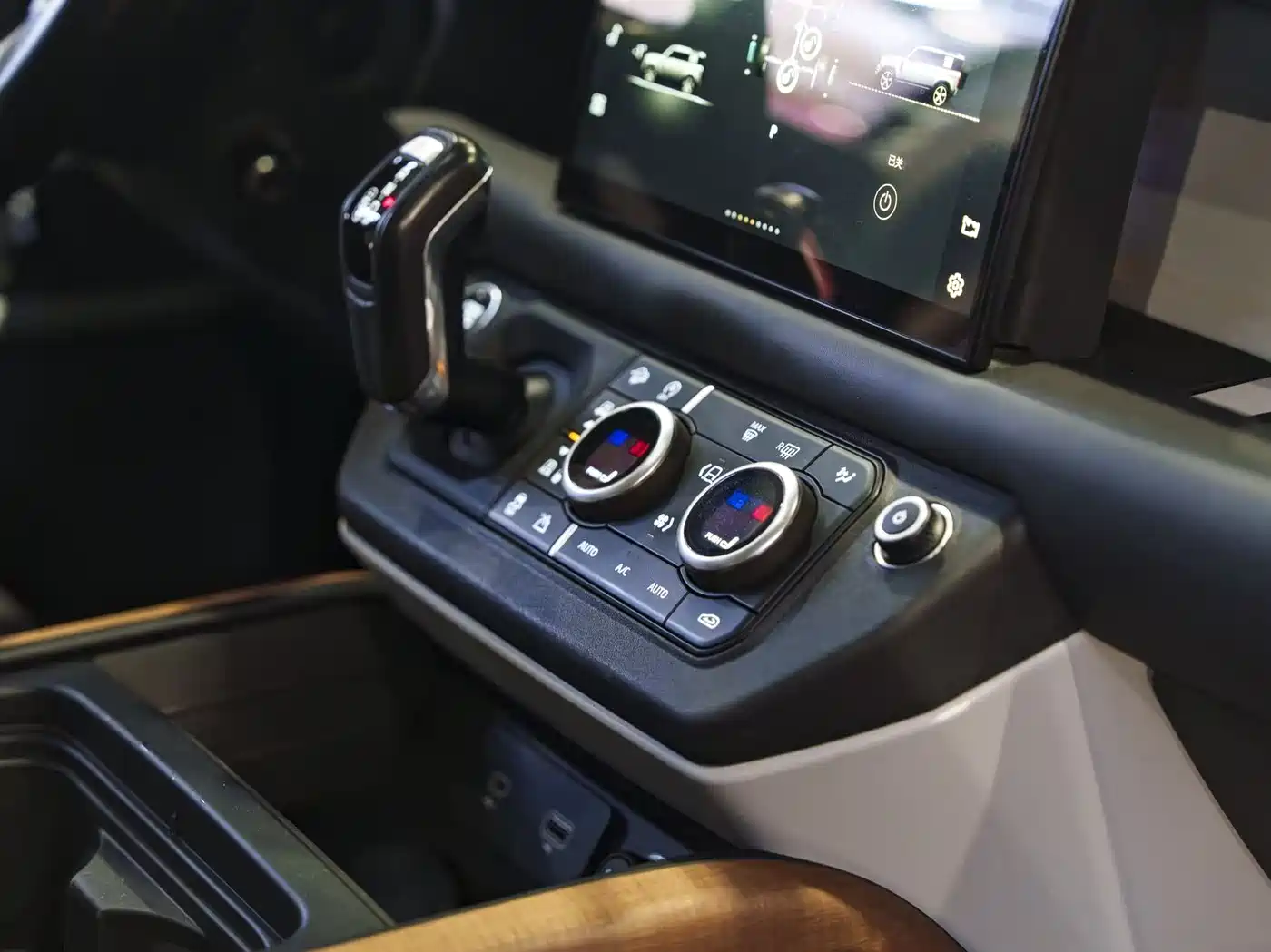 Land Rover Defender 2023 Model 110 3.0T P400 X-DYNAMIC HSE фото 17