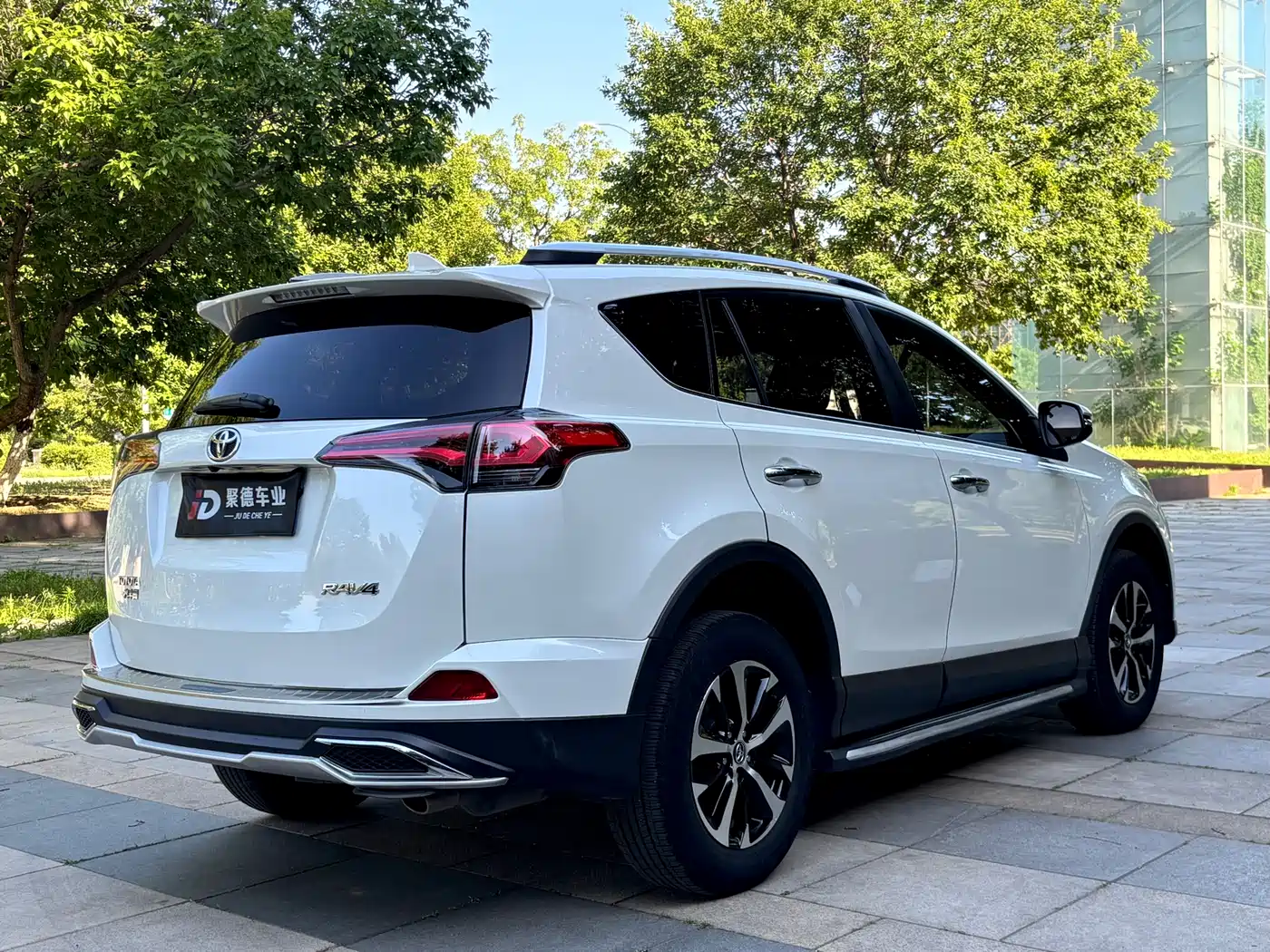 Toyota RAV4 Rongfang 2016 2.0L CVT 2WD Trend (China V) фото 7