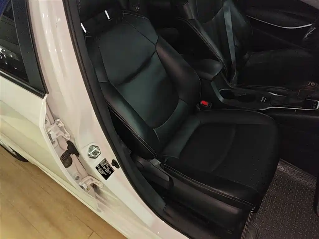 Toyota Corolla 2021 Hybrid 1.8L E-CVT Elite Edition фото 25