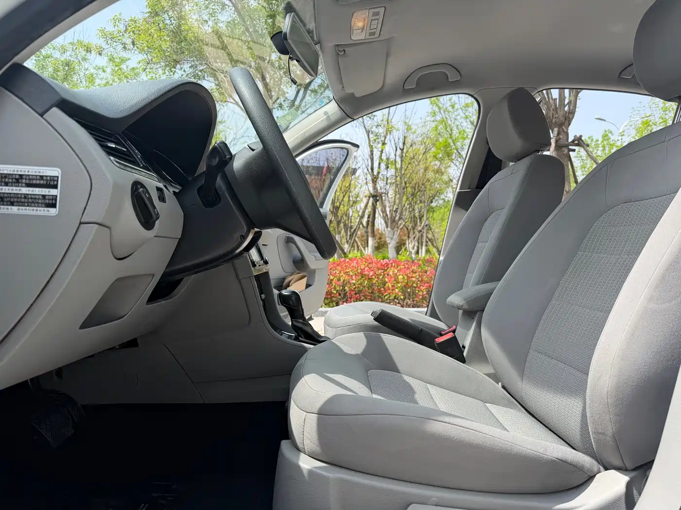 Volkswagen Bora 2014 1.6L Automatic Fashion Edition фото 7