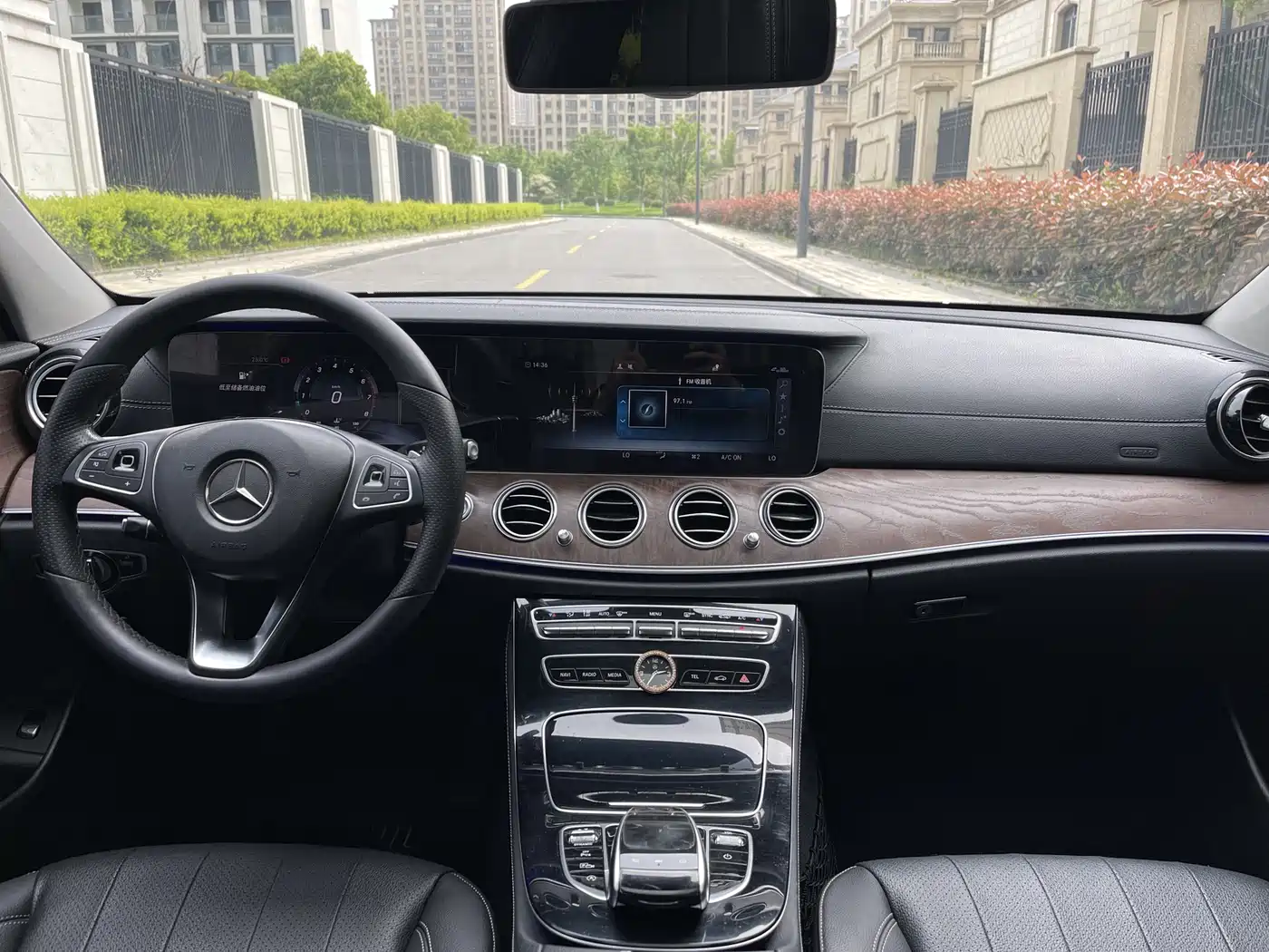 Mercedes-Benz E-Class 2016 E 300 L Fashion Type фото 16