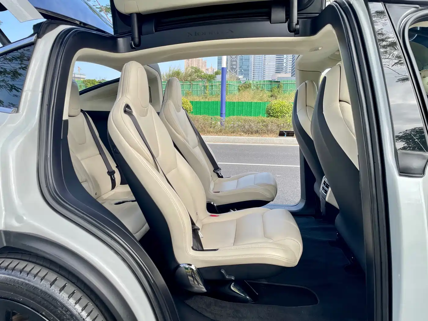 TESLA MODEL X
