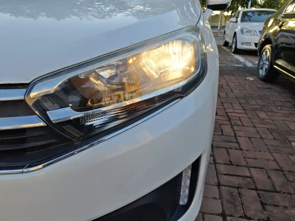 Citroën C4 C-Quatre 2017 2016 1.6L Automatic Luxury Model