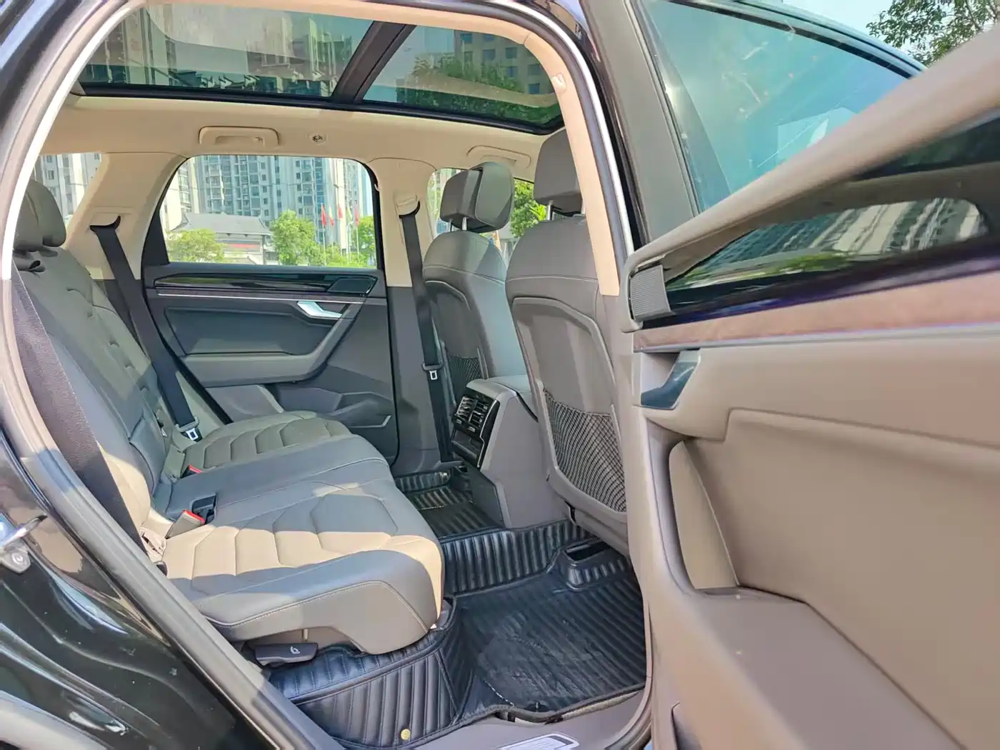 Volkswagen Touareg 2022 3.0TSI Rui Xiang Edition Gloss Black Sport Package фото 13