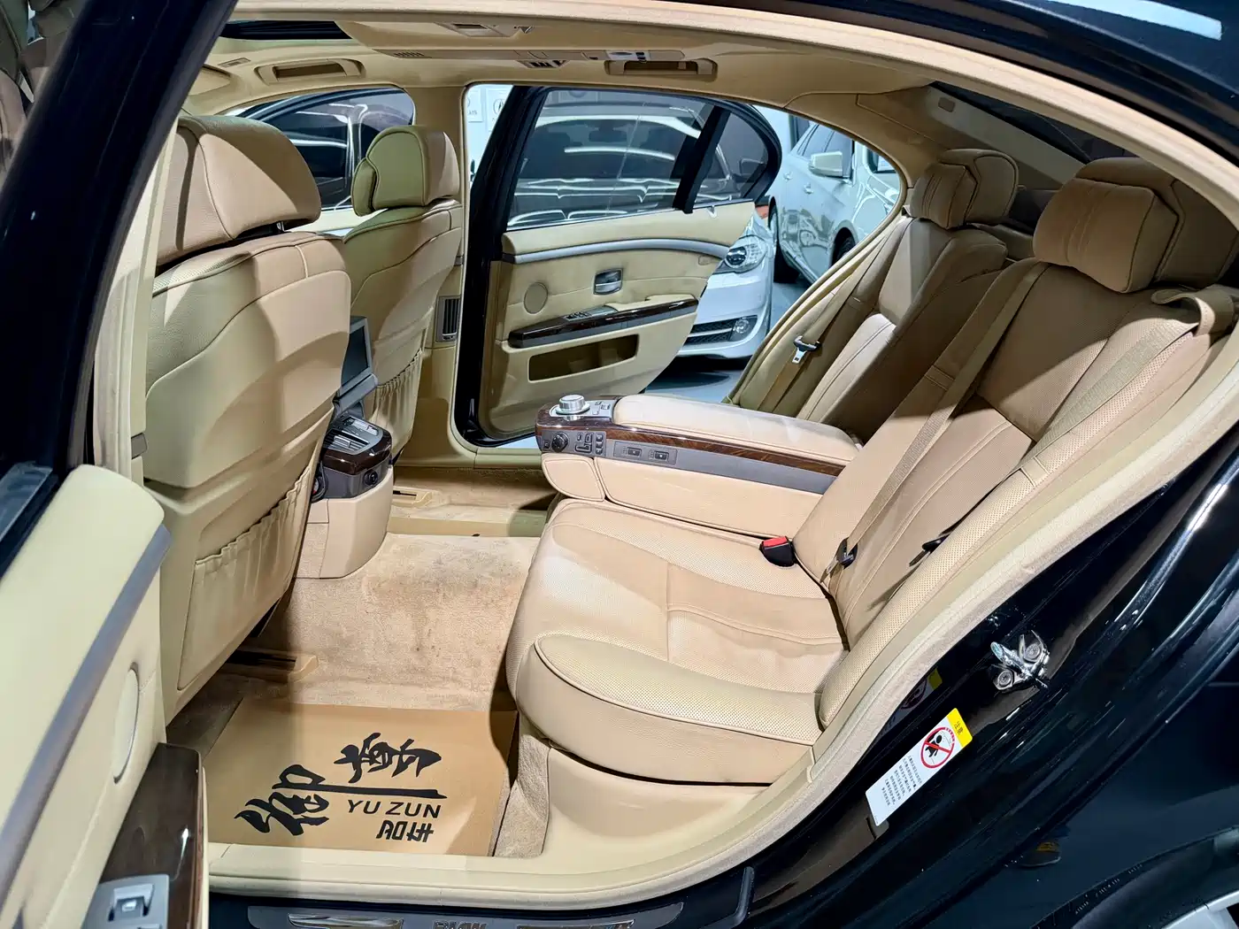 BMW 7 Series 2005 Model 740Li фото 9