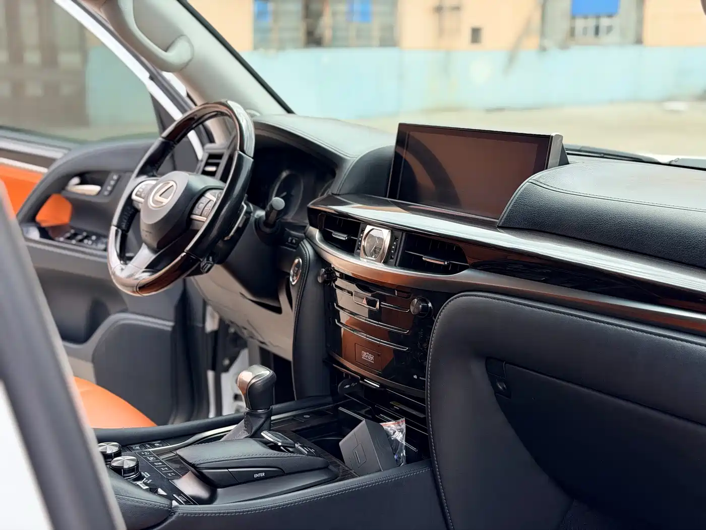 Lexus LX 2016 570 Dynamic Luxury Edition фото 9