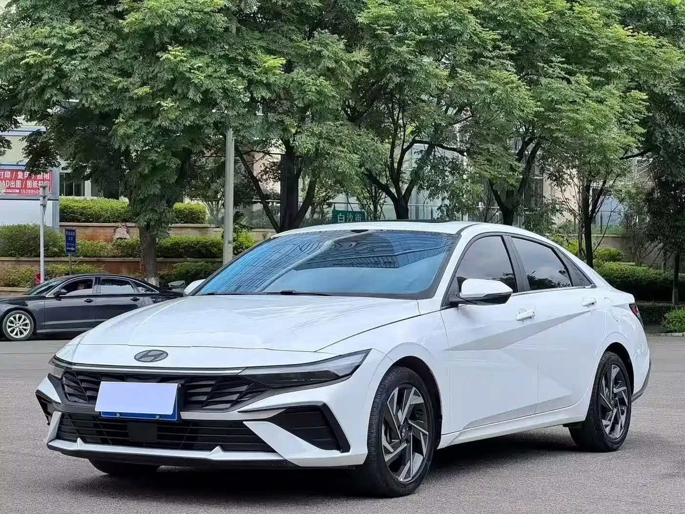 Photo 3 - Hyundai Elantra