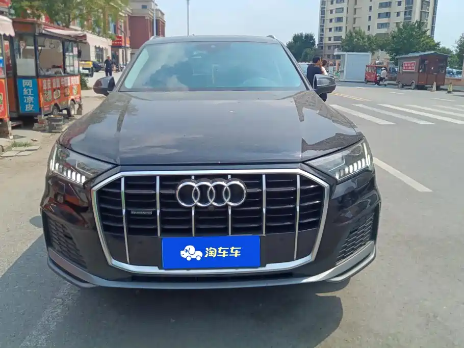 Photo 2 - Audi Q7