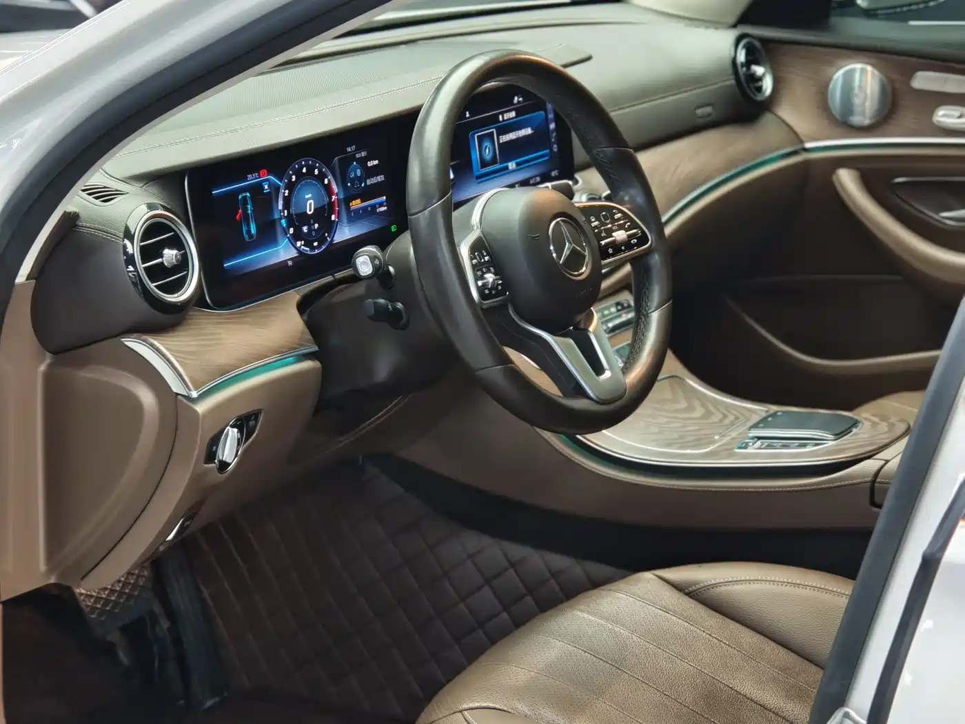 Mercedes-Benz E-Class 2019 E 300 L Fashion фото 7