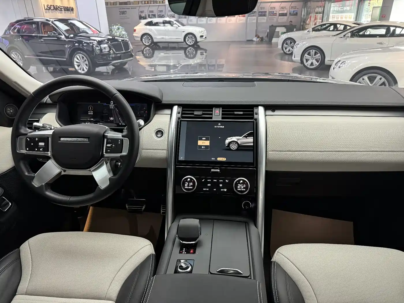 Land Rover Discovery 2021 360PS R-Dynamic S фото 8