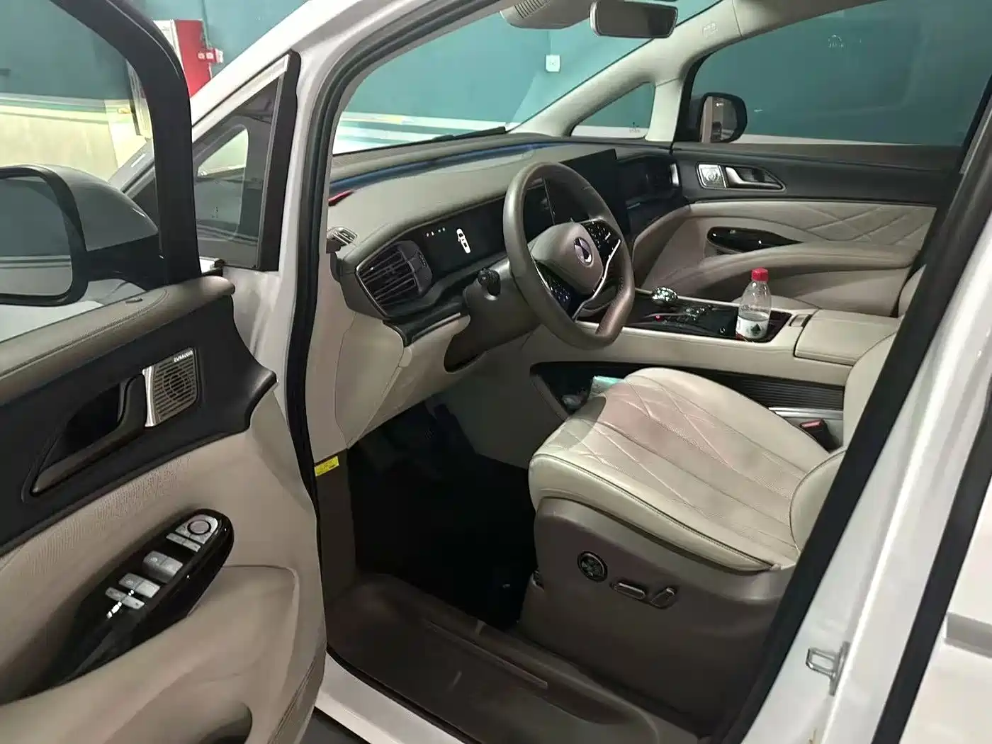 Denza D9 2022 DM-i 970 AWD Flagship фото 2