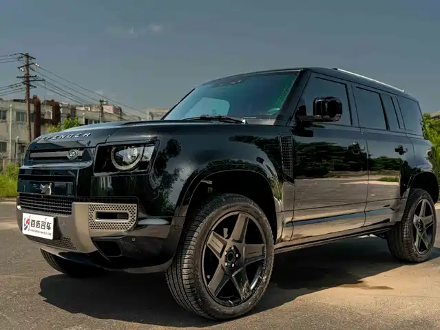Land Rover Defender 2025