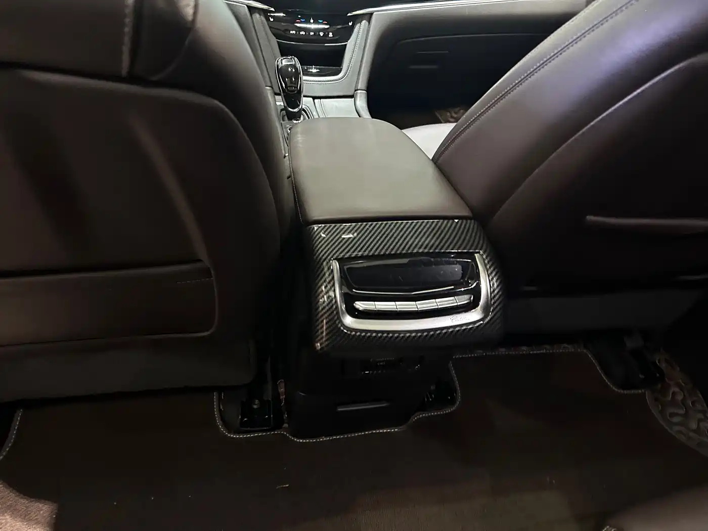 Фото 9 - Cadillac XT6