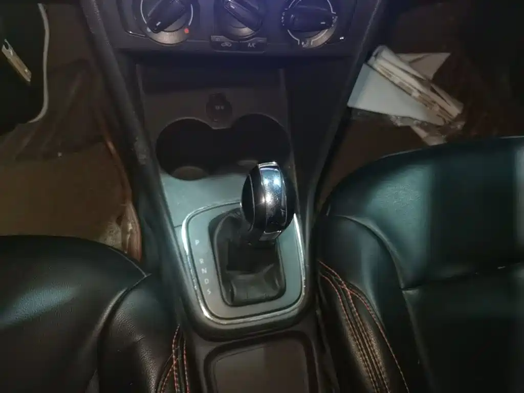 Volkswagen Polo 2016 1.4L Automatic Trend фото 14