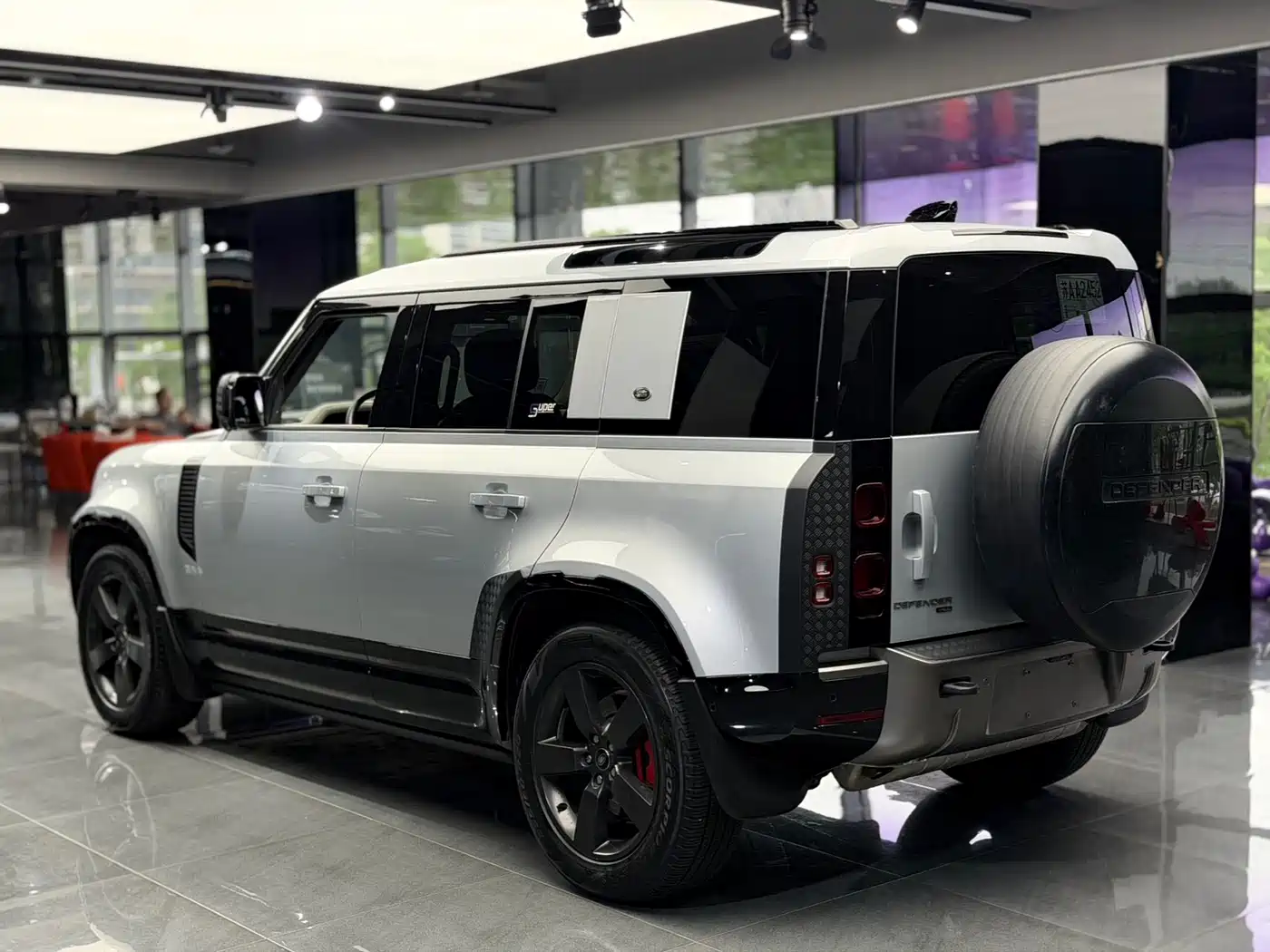 Land Rover Defender 2022 110 P400 X-DYNAMIC HSE фото 5