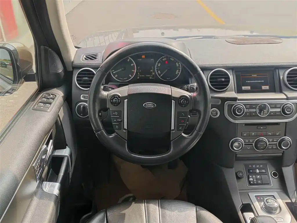 Land Rover Discovery 2015 3.0 SC V6 SE фото 14
