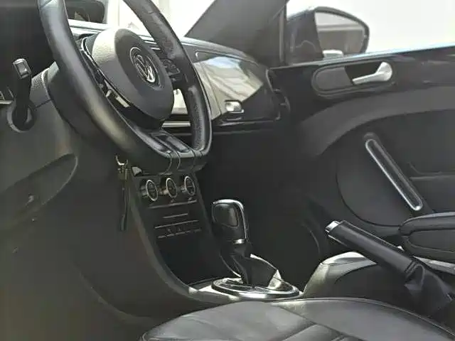 Volkswagen Beetle 2013 1.4TSI Luxury фото 3