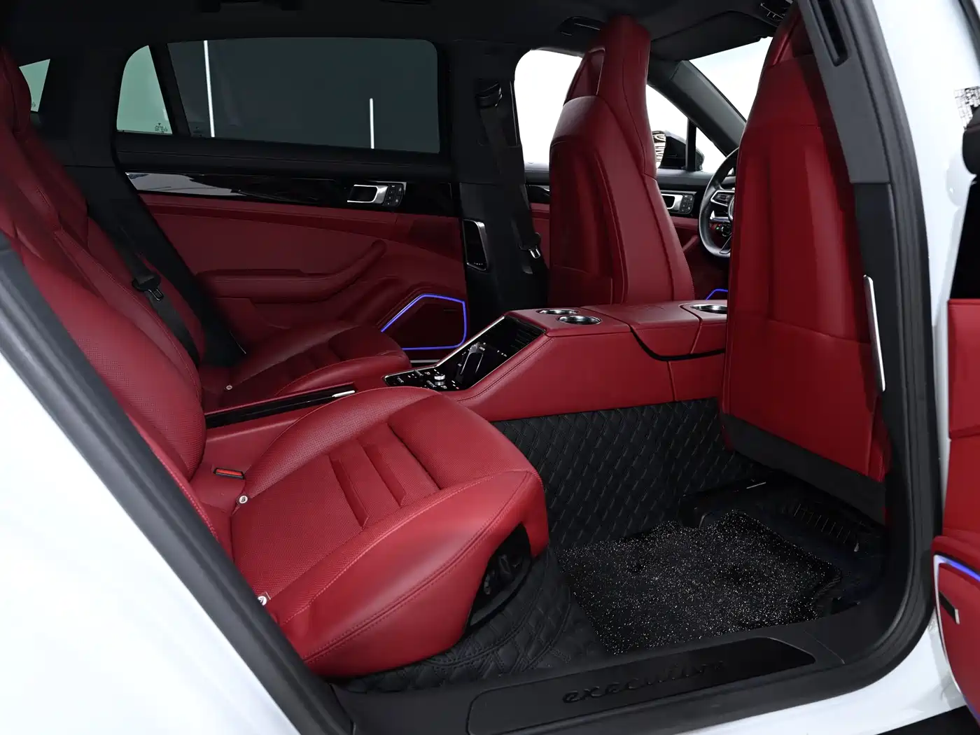 Porsche Panamera 2023 Facelift Panamera Executive Long Wheelbase Platinum Edition 2.9T фото 7