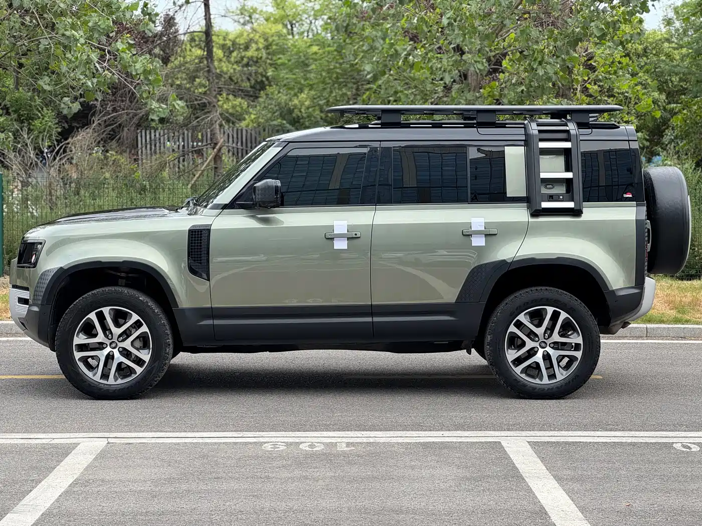 Фото 8 - Land Rover Defender