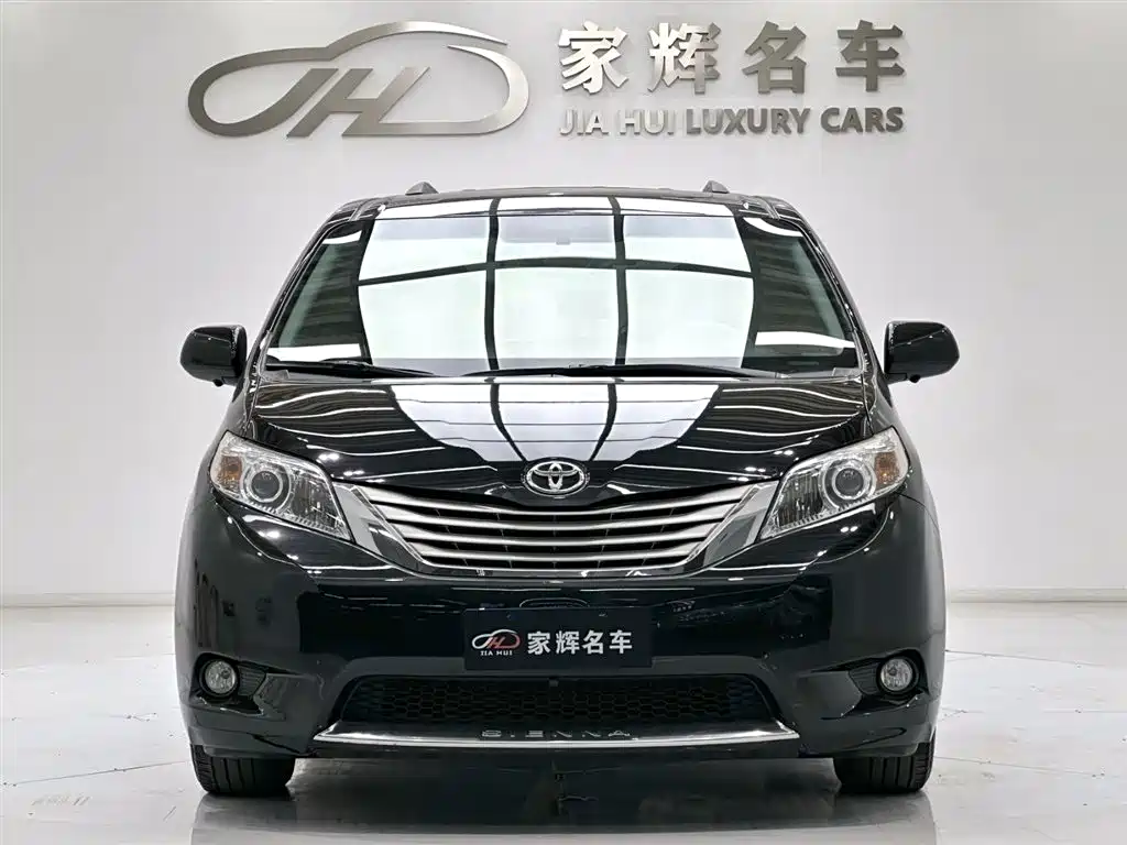Toyota Sienna 2011 3.5L 2WD Automatic фото 2