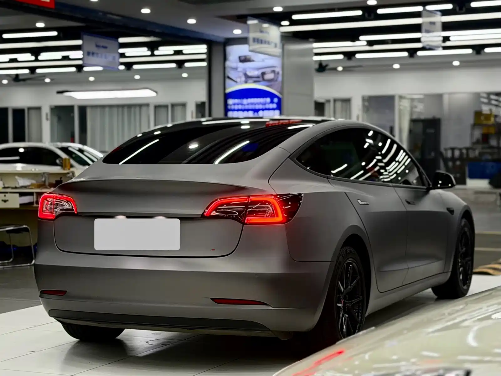 Фото 6 - Tesla Model 3