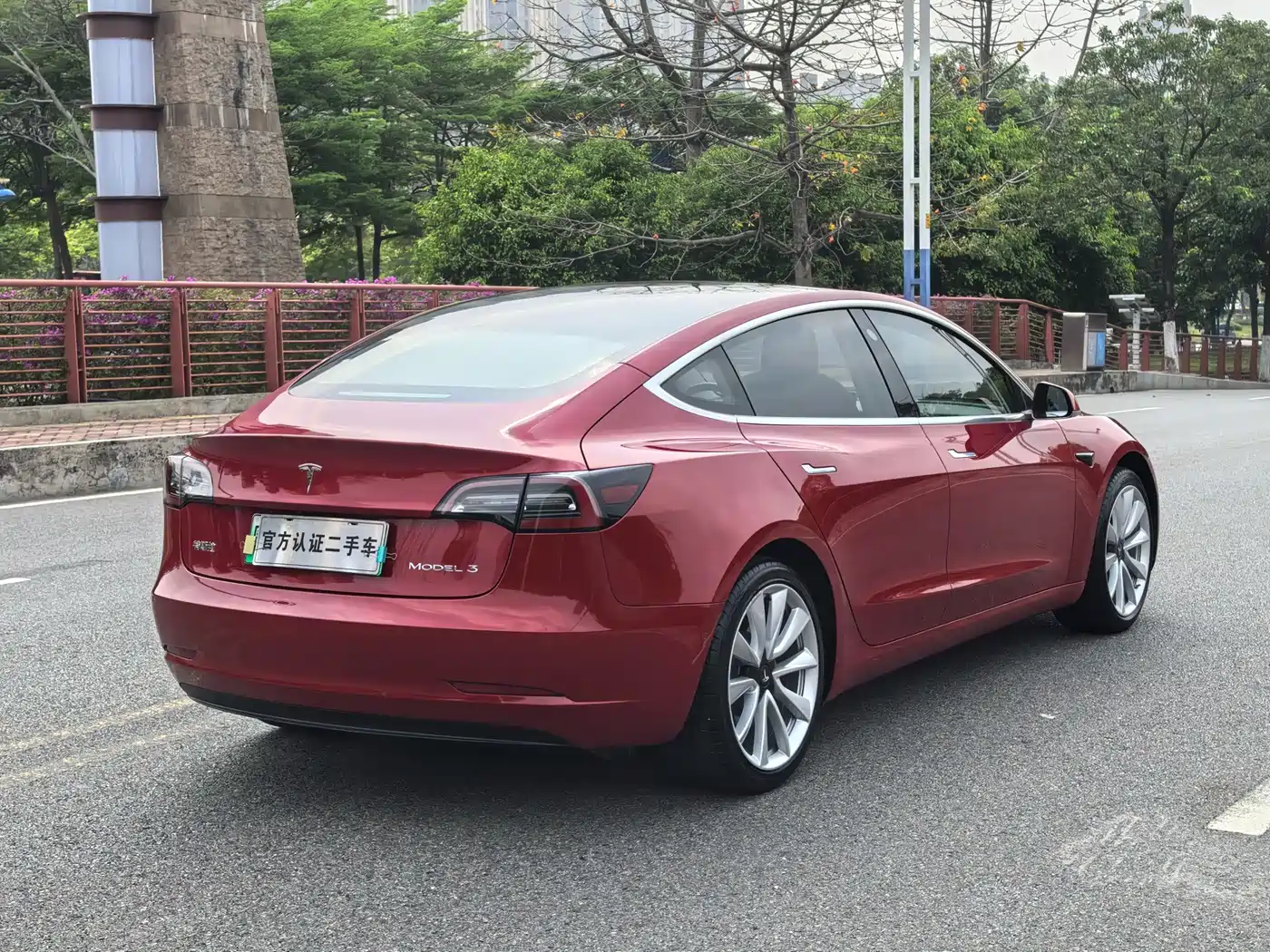 TESLA MODEL 3