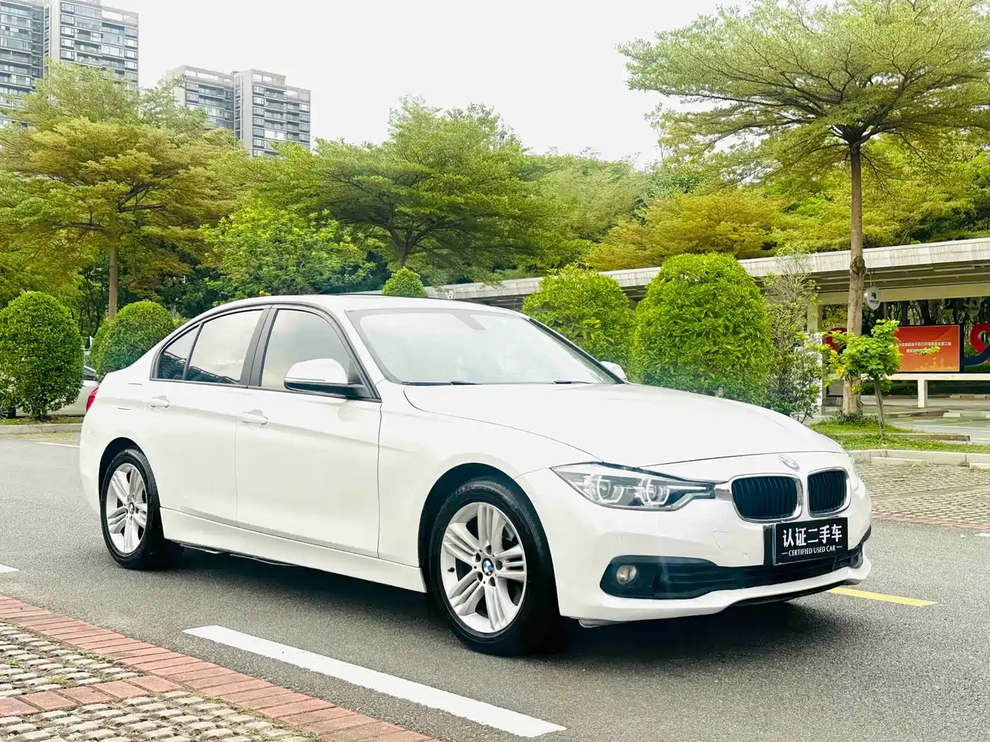 BMW 3 Series 2017 318i Fashion фото 3