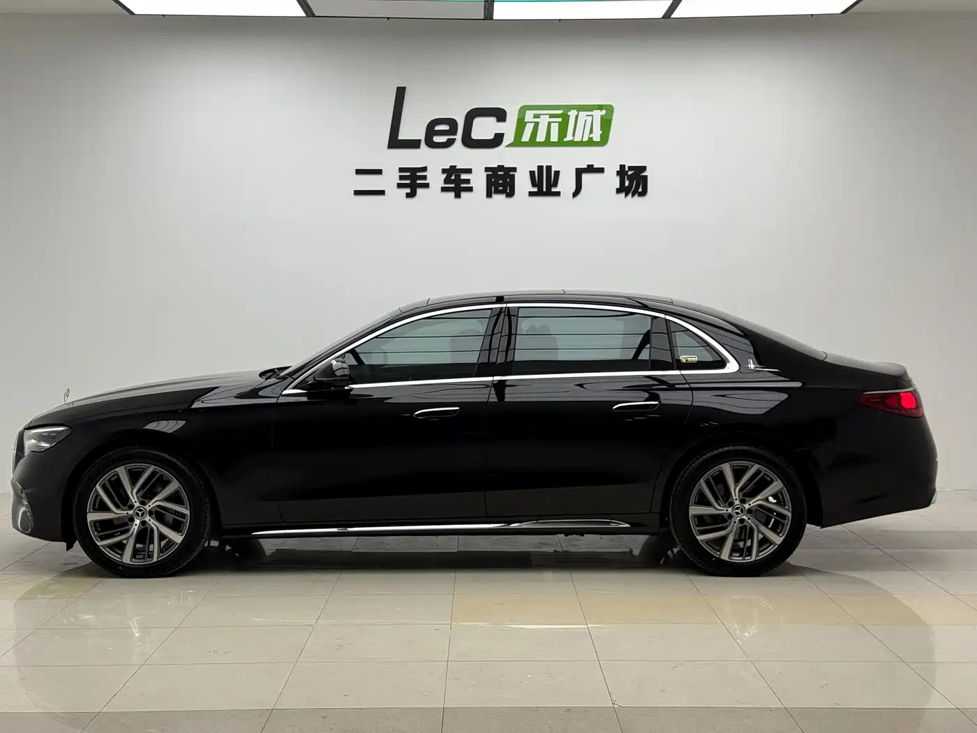 Mercedes-Benz E-Class 2025 E 300 L Fashion фото 3