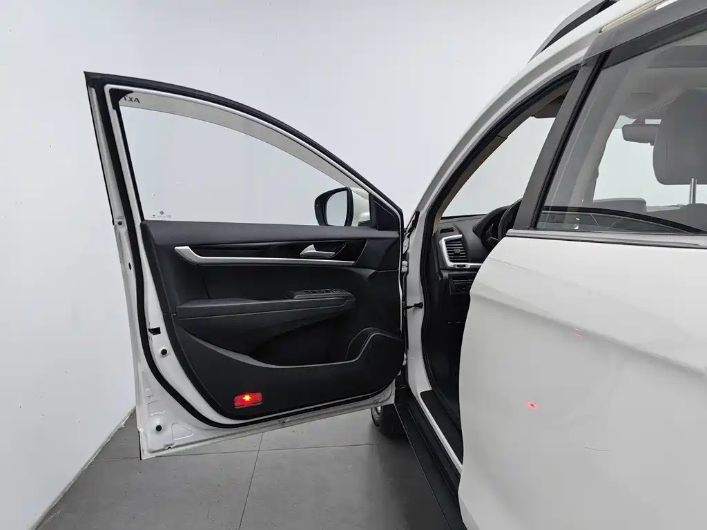 Dongfeng Aeolus Dongfeng Fengshen AX7 2015 2015 2.0L Automatic Smart Ease