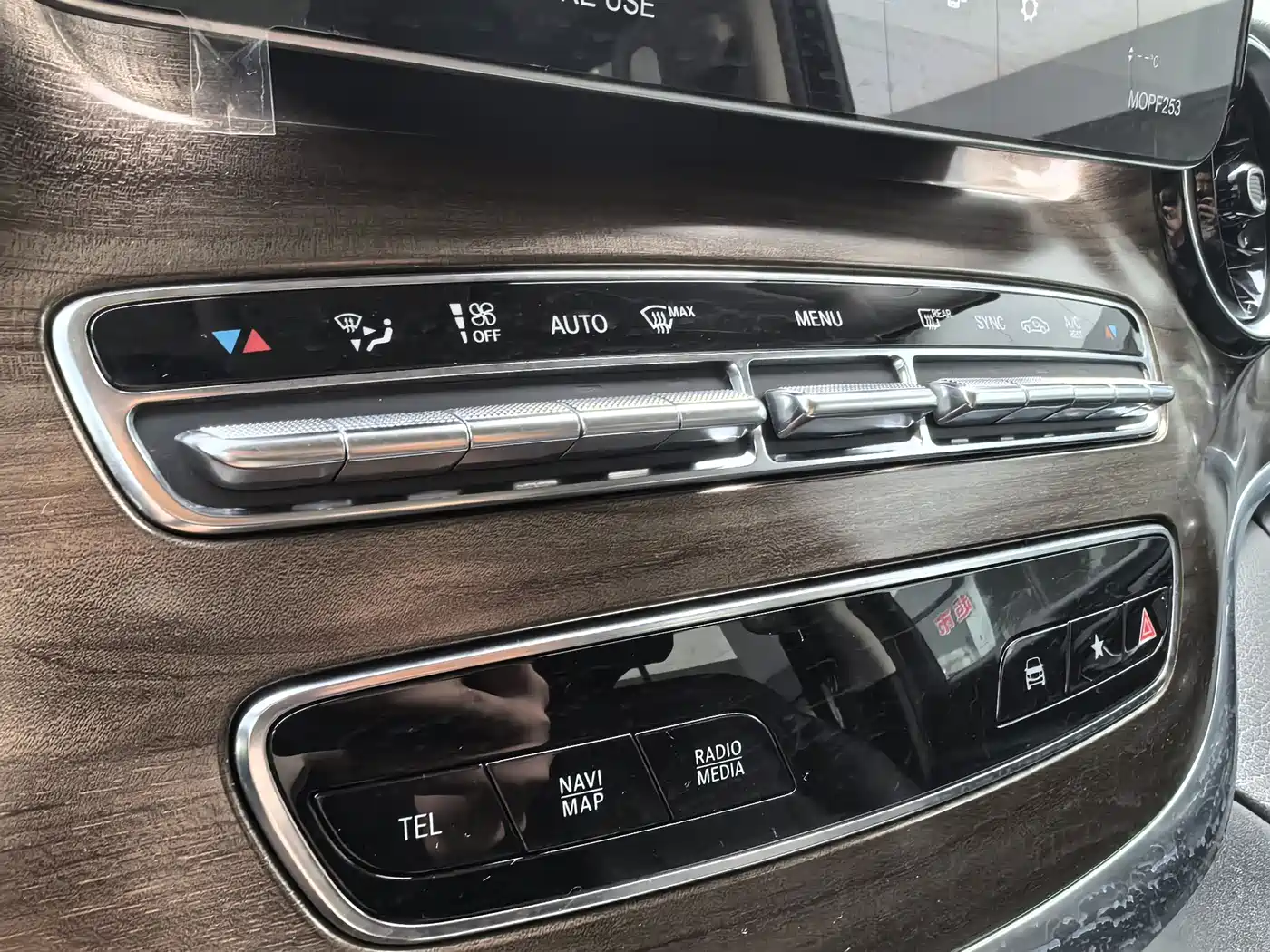 Mercedes-Benz V-Class 2021 V 260 L Long Wheelbase Premium Edition фото 16