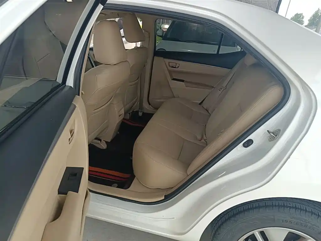 Toyota Corolla 2014 1.6L CVT GL-i фото 17
