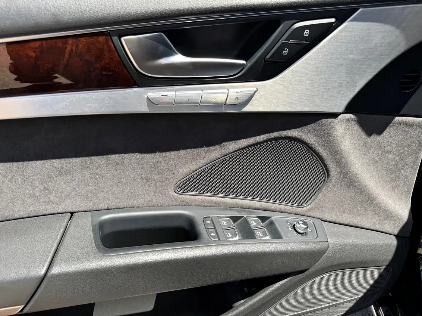 Audi A8 2011 A8L 3.0 TFSI quattro Comfort (213kW) фото 12