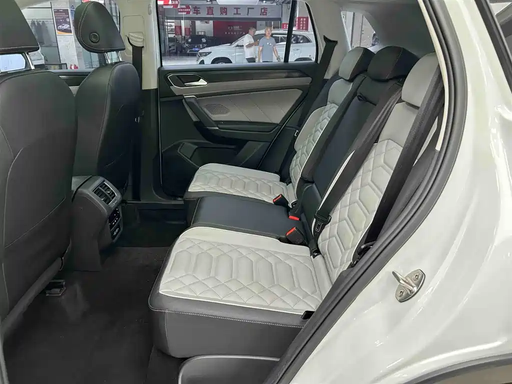 Volkswagen Tayron 2023 280TSI 2WD Luxury Plus Advanced Edition фото 14