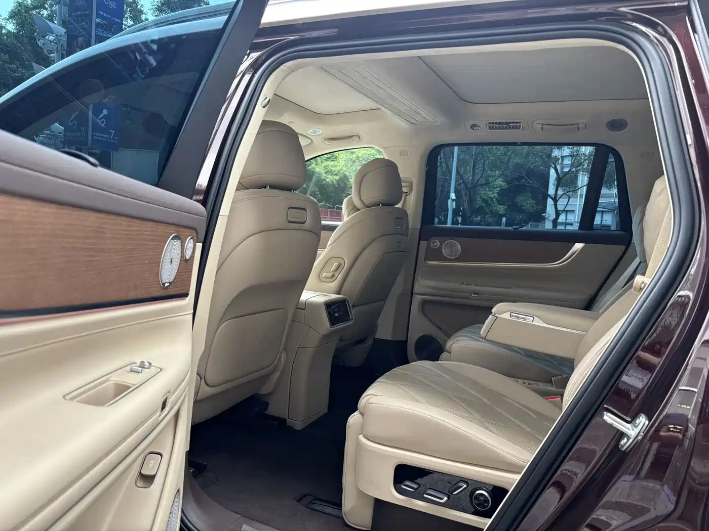 AITO Wenjie AITO M9 2025 Extended Range Ultra 52kWh 6-Seater фото 9
