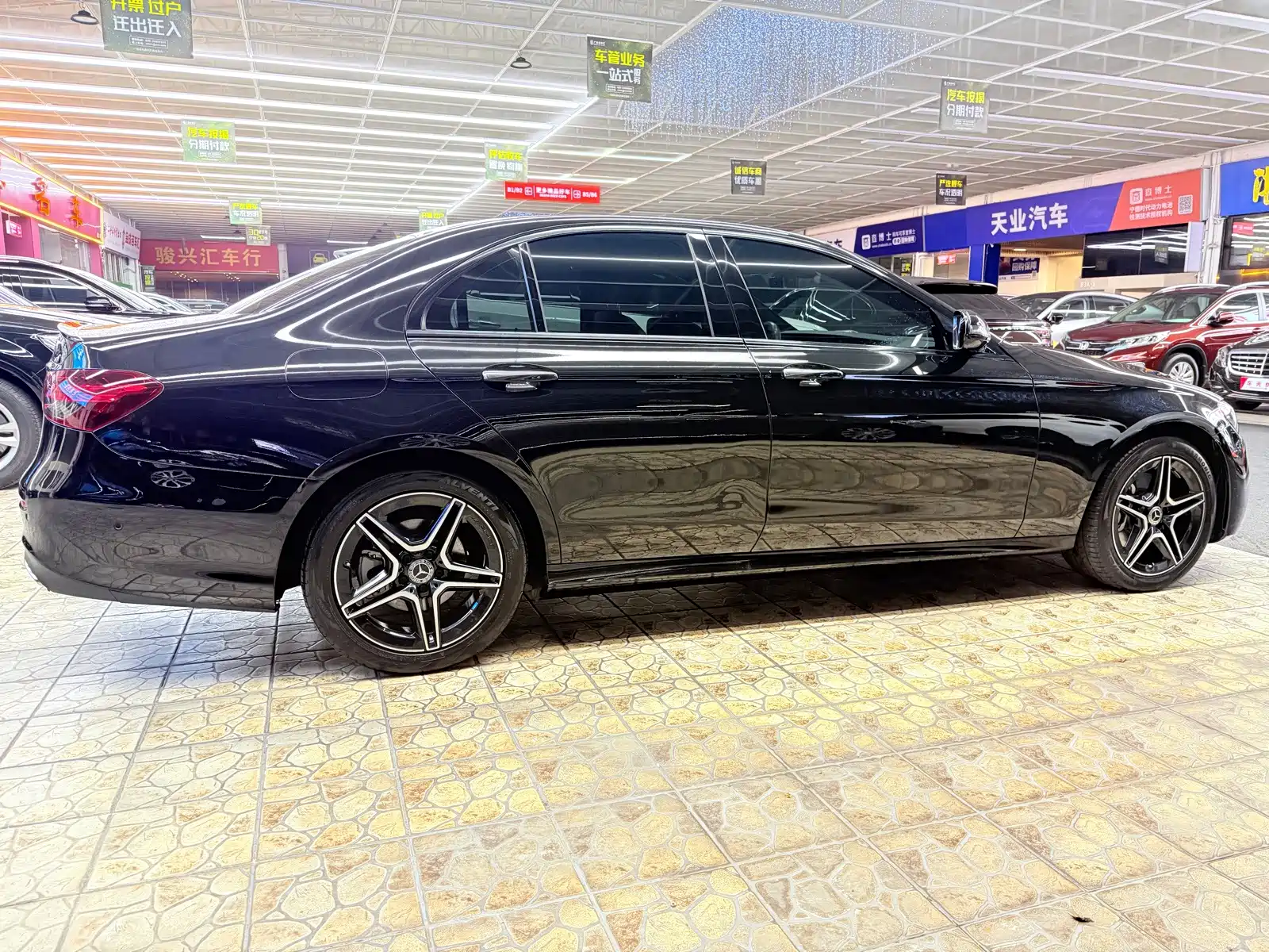 Фото 9 - Mercedes-Benz E-Class (Import)