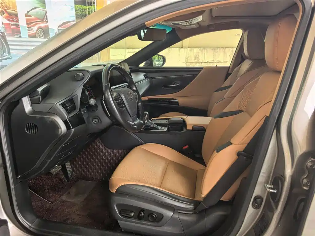 Lexus ES 2021 300h Excellence Edition фото 7