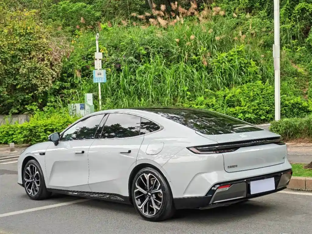 Geely Galaxy Galaxy E8 2025 700km Long Voyage Smart Drive Edition фото 3