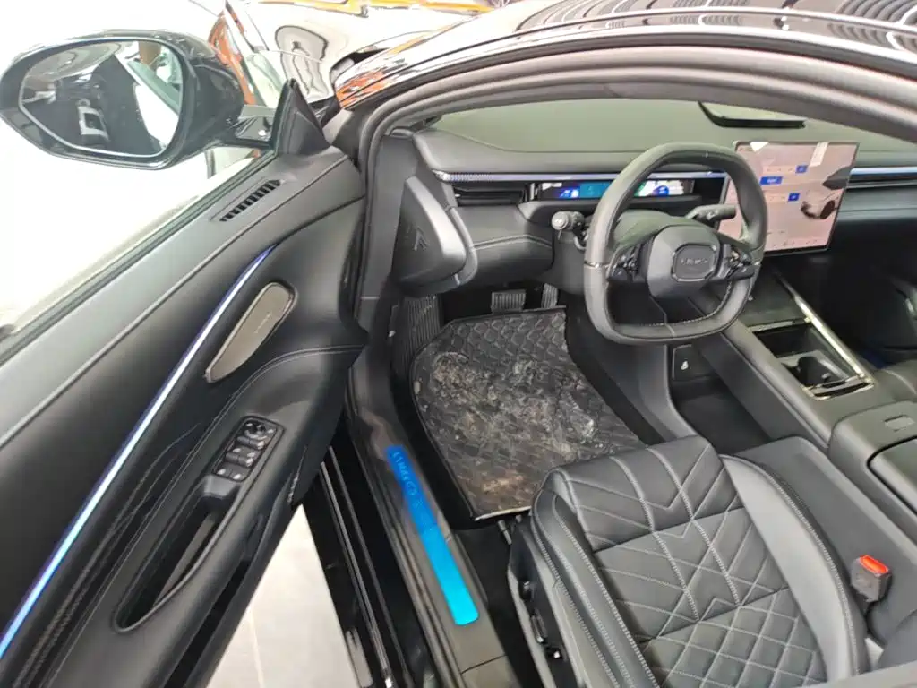 Lynk & Co 10 EM-P 2026 2025 240km Base