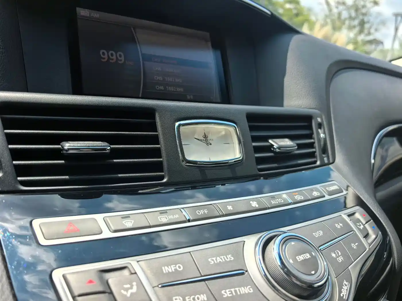 Фото 7 - Infiniti Q70