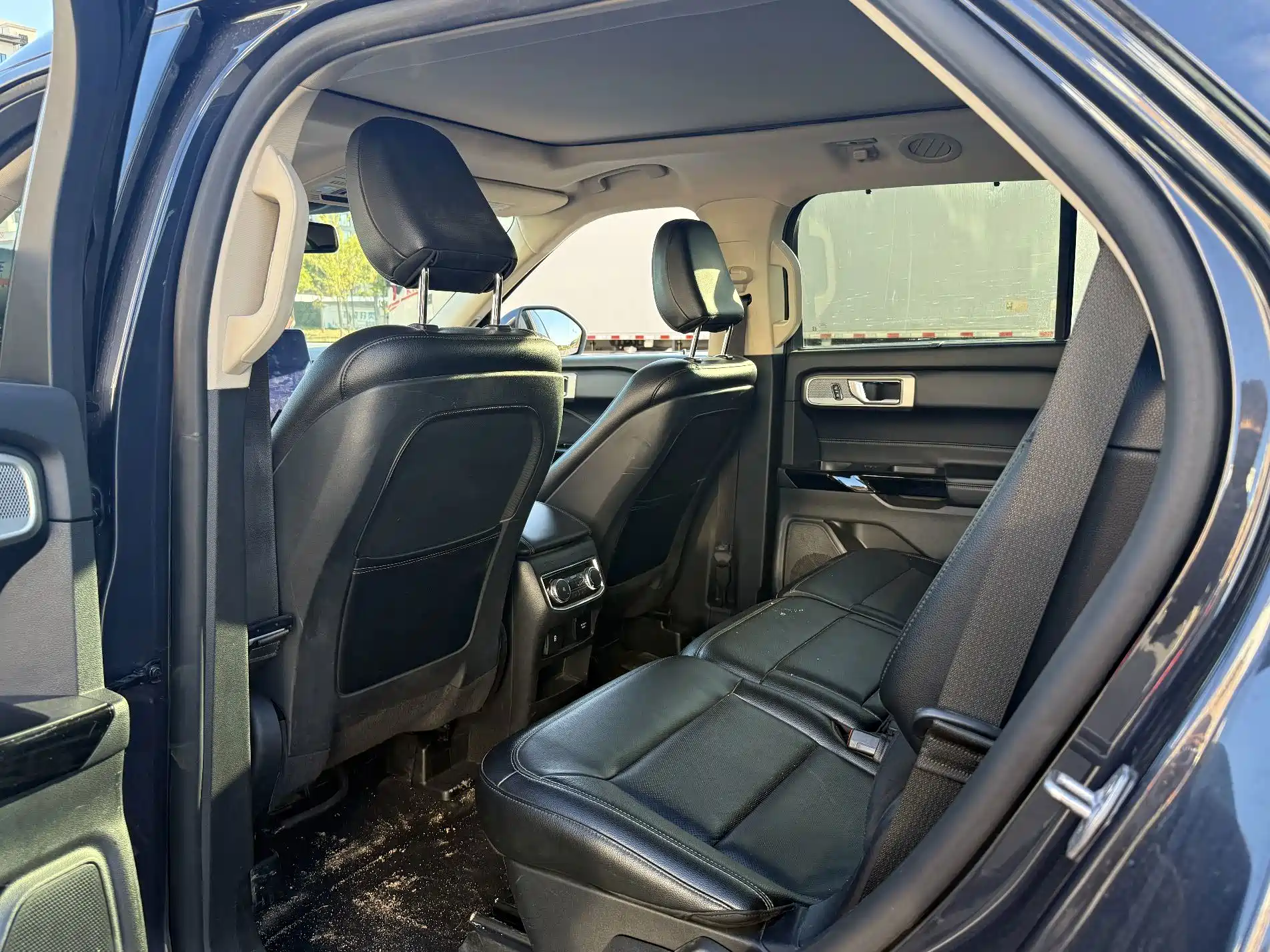 Фото 5 - Ford Explorer