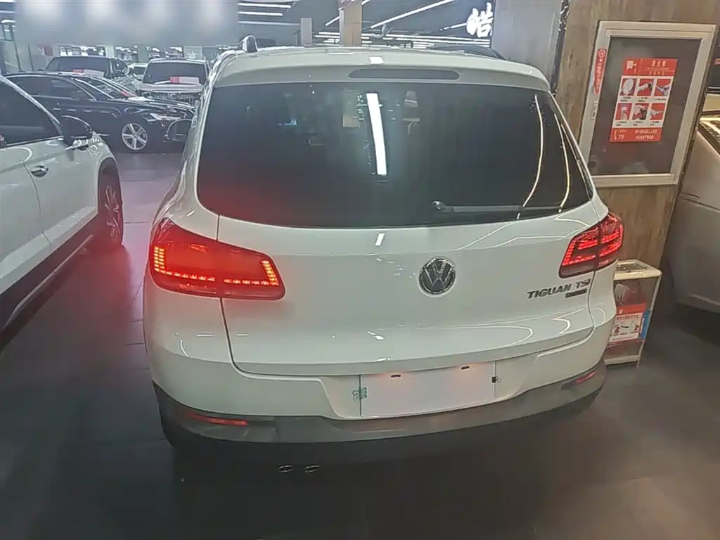 Volkswagen Tiguan 2015 1.8TSI Automatic 2WD Trendline фото 6