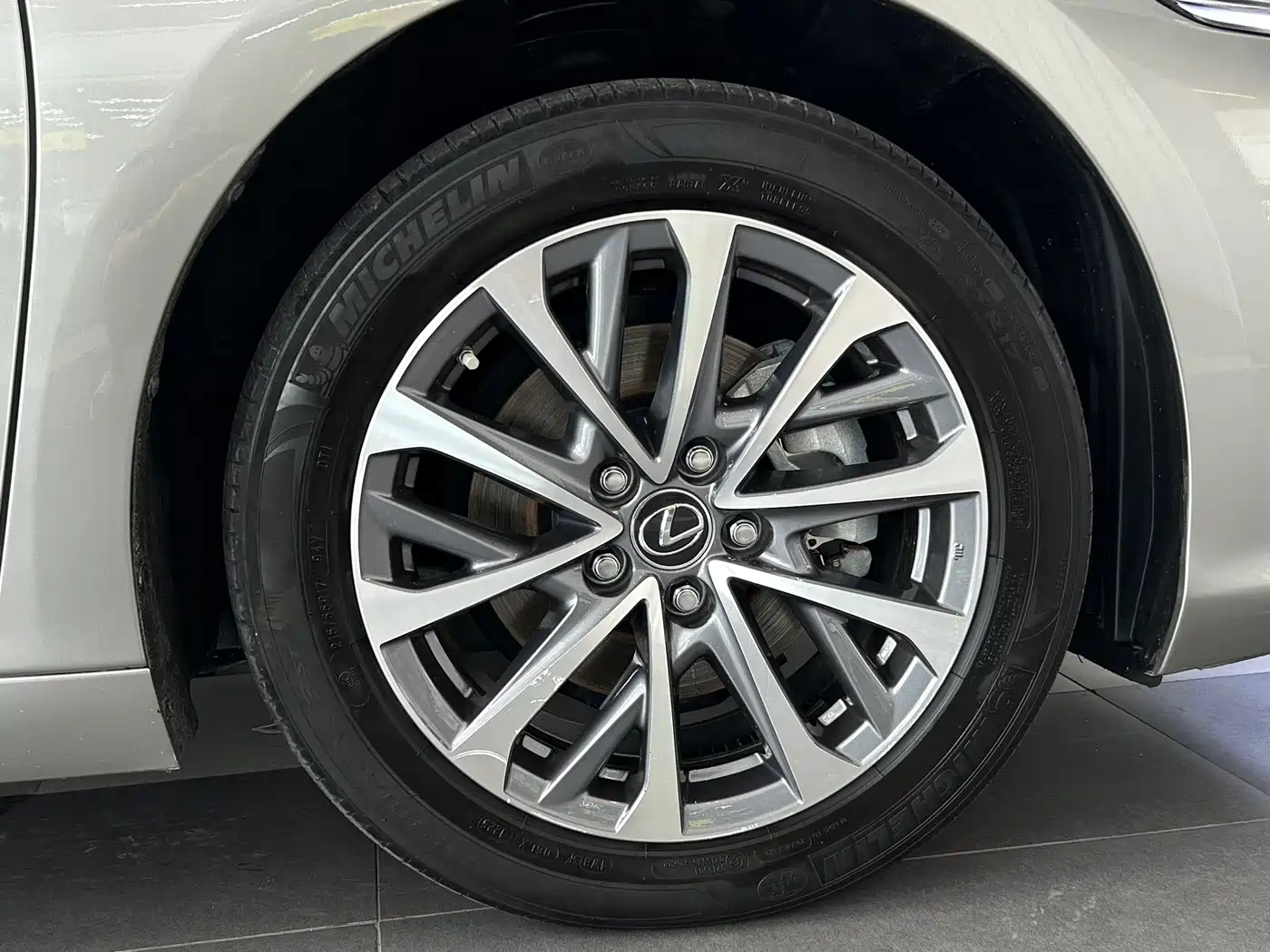 Lexus ES 2025 2025 300h Ultimate Edition