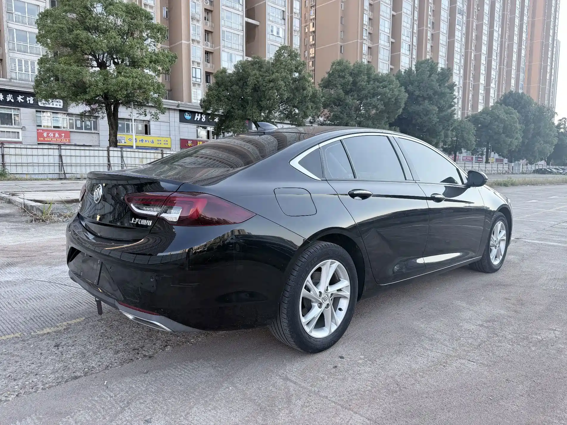 Photo 4 - Buick Regal
