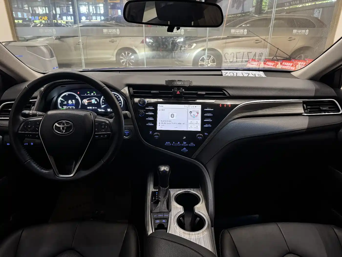 Toyota Camry 2018 Hybrid 2.5HG Luxury Edition фото 19