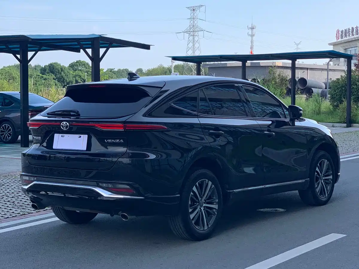 Toyota Venza 2023 2.0L CVT FWD Luxury фото 6
