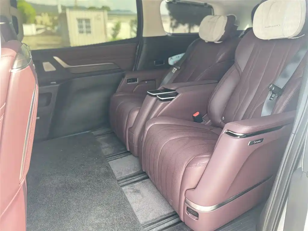 Buick Century 2023 2.0T 7-Seater World Edition фото 3